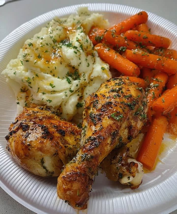 دبابيس مشوية بالاعشاب مع بيوريه وجز مسلوق