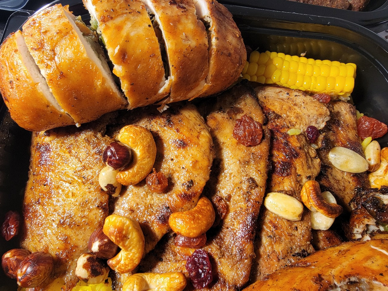 صدور مشوية مع رول فراخ بالخضار