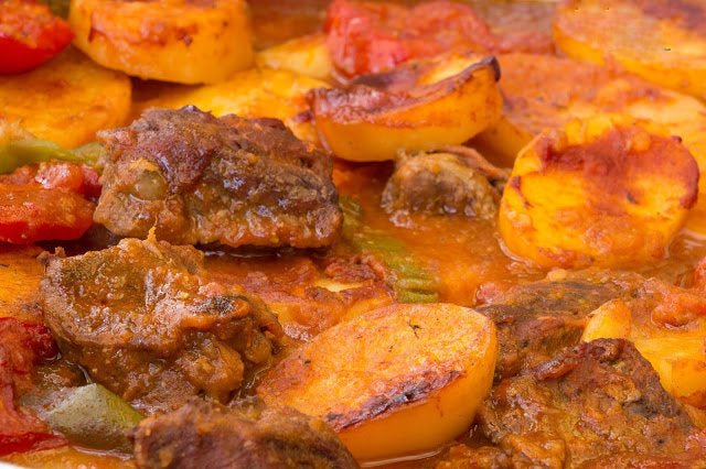 بطاطس فرن باللحمة البلدي