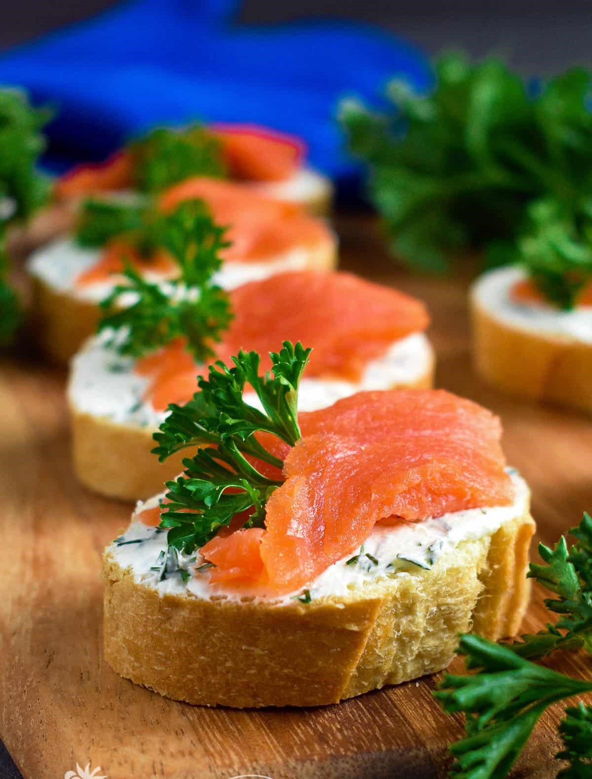 ميني سالمون مخدن / Mini Smoked Salmon Canapés